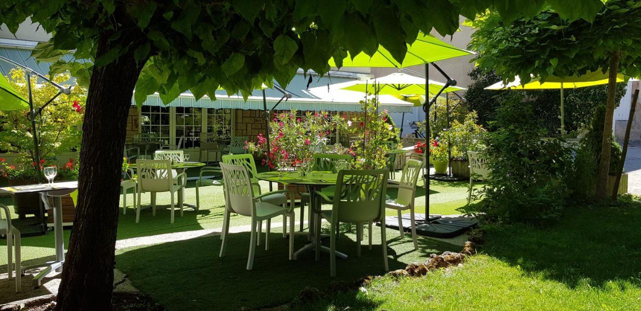 Hotel Le Lion D'Or Saint Geniez d'Olt Bagian luar foto