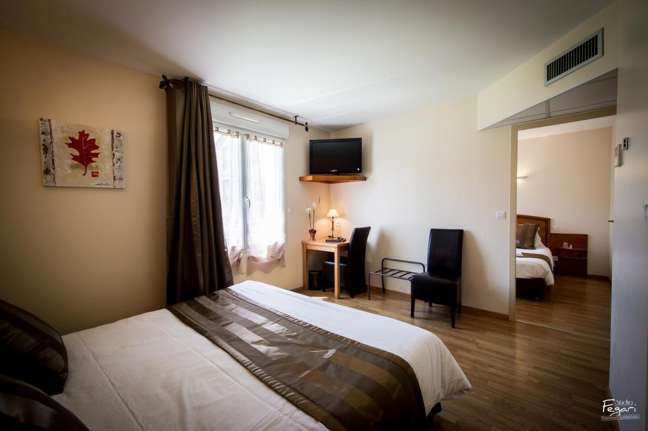 Hotel Le Lion D'Or Saint Geniez d'Olt Ruang foto