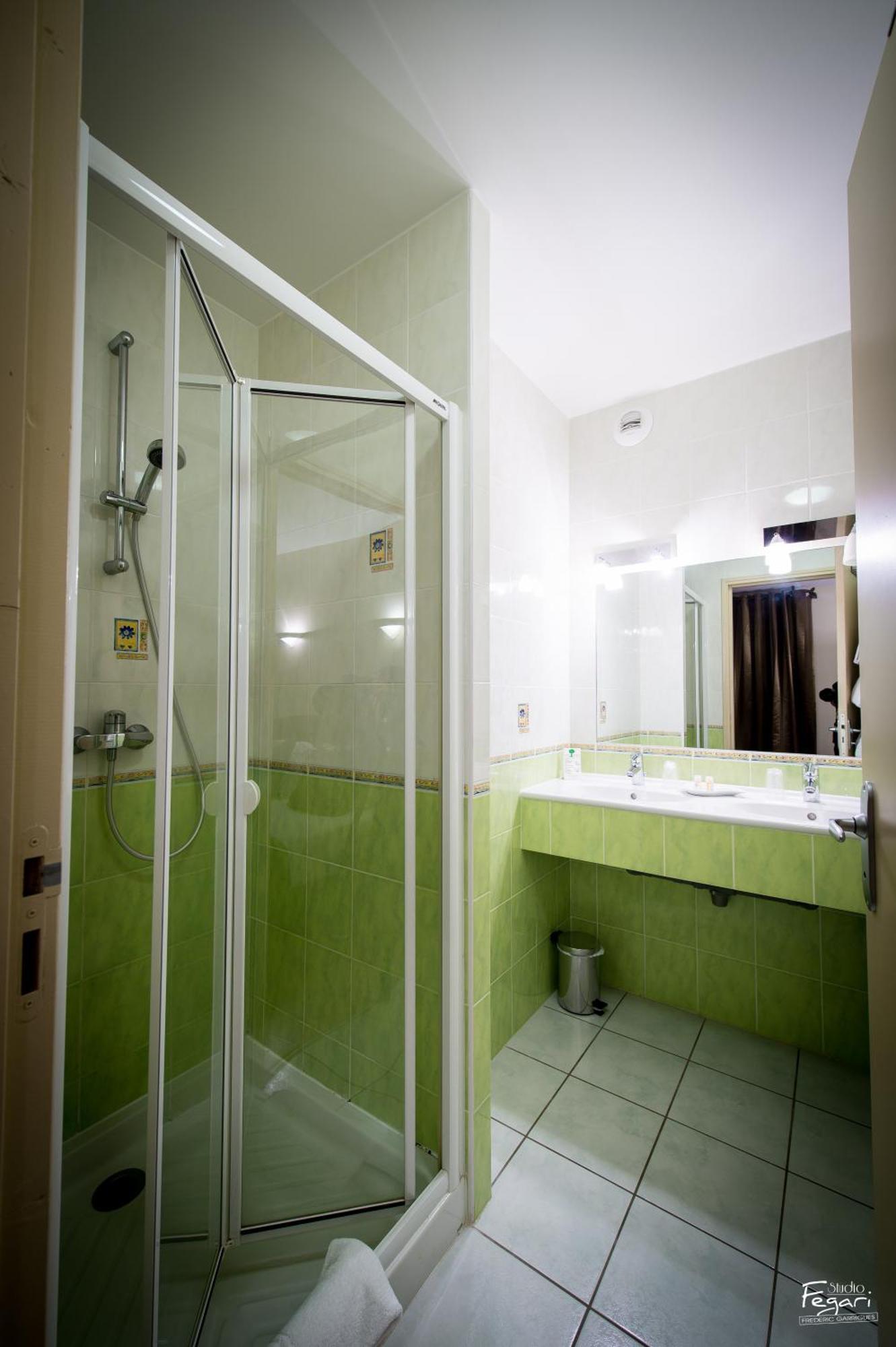 Hotel Le Lion D'Or Saint Geniez d'Olt Ruang foto