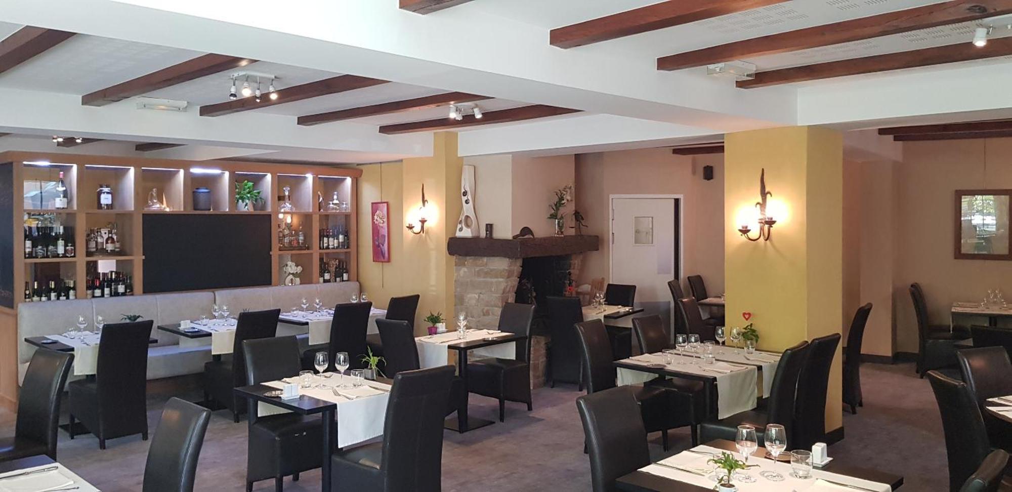 Hotel Le Lion D'Or Saint Geniez d'Olt Bagian luar foto