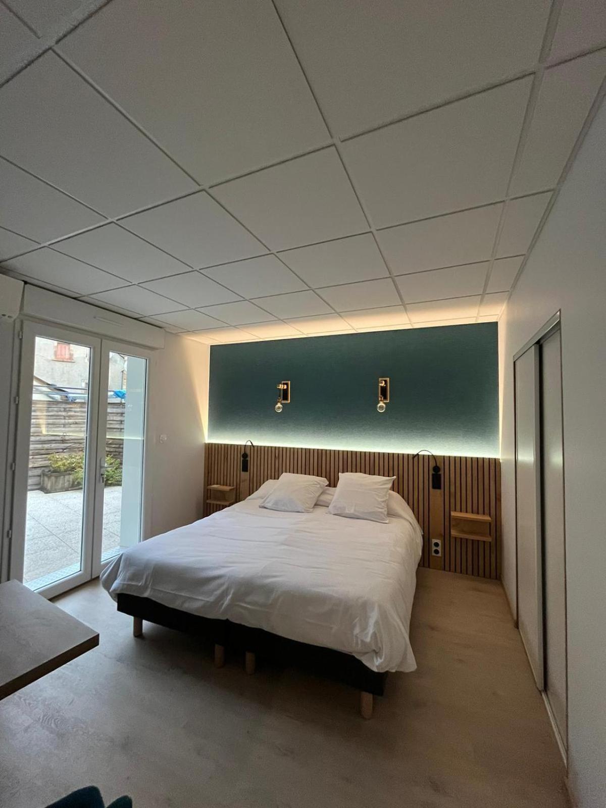 Hotel Le Lion D'Or Saint Geniez d'Olt Bagian luar foto